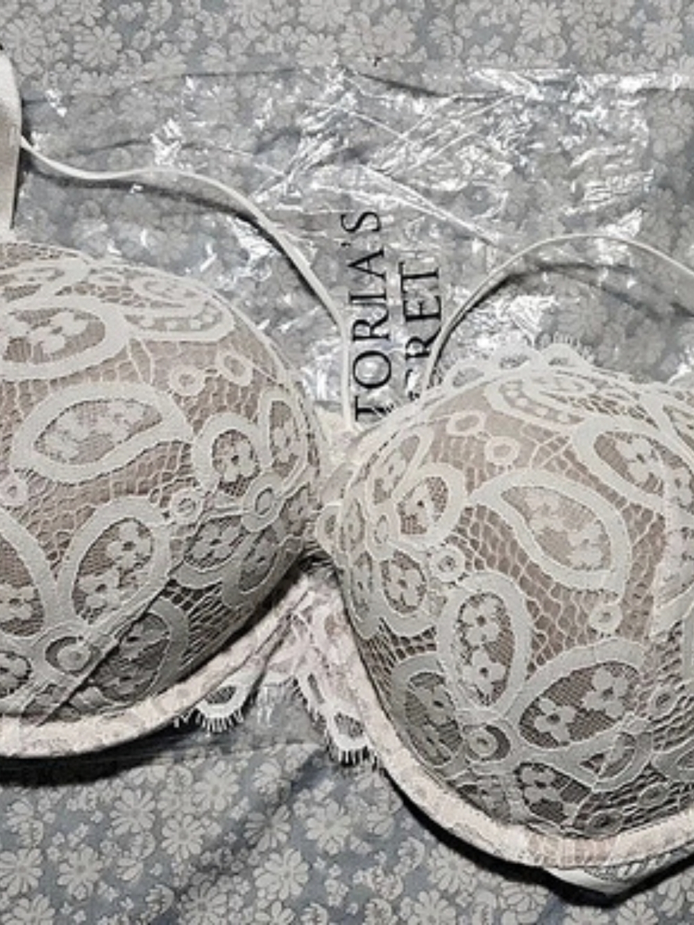 Victoria's Secret Bombshell Add-2-Cups Lace Push-Up Bra White 36C